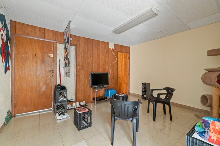 More Photos Of 2530 N Calvert St, Baltimore Office Residential For Sale