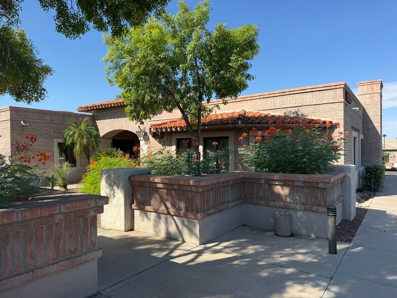 More Photos Of 6885 N Oracle Rd, Tucson Office For Sale