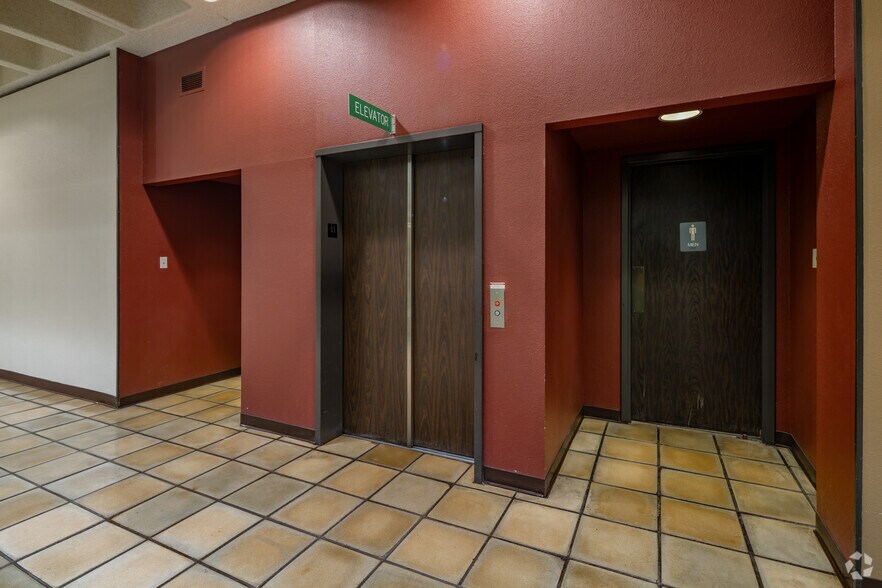 More Photos Of 8601 Village Dr, San Antonio Medical For Lease