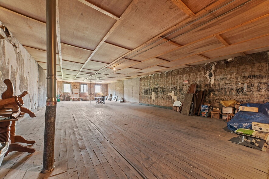 More Photos Of 115 N Queen St, Kinston General Retail For Sale