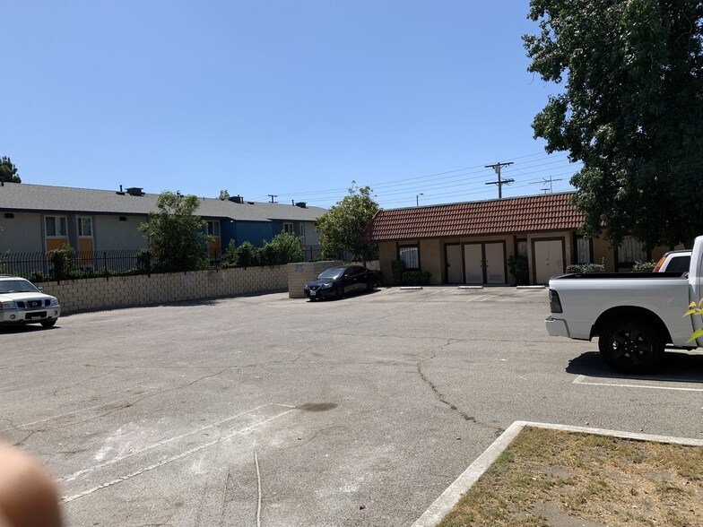 More Photos Of 9722 Laurel Canyon Blvd, Arleta Medical For Lease