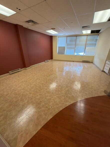 More Photos Of 1142 Carling Ave, Ottawa Office For Lease
