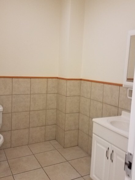 More Photos Of 1260-1268 River St, Hyde Park Storefront For Lease