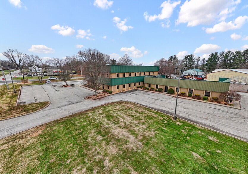 More Photos Of 7200 US-150, Greenville Office For Sale