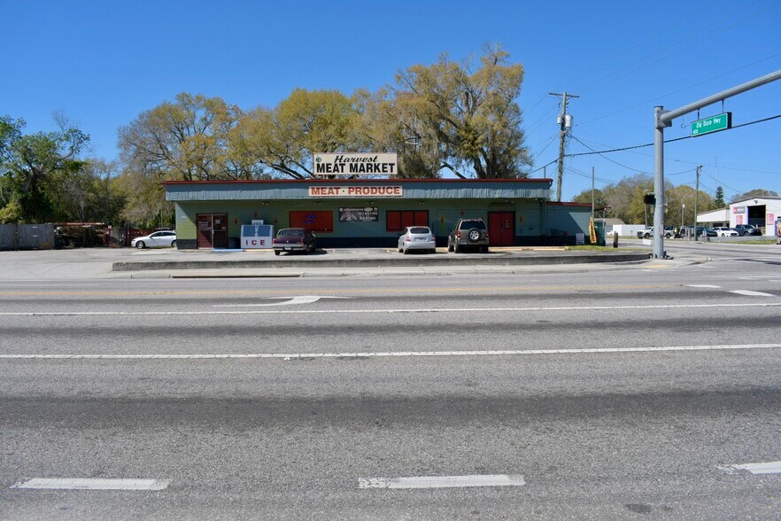 More Photos Of 1081 Berkley Rd, Auburndale Storefront For Sale