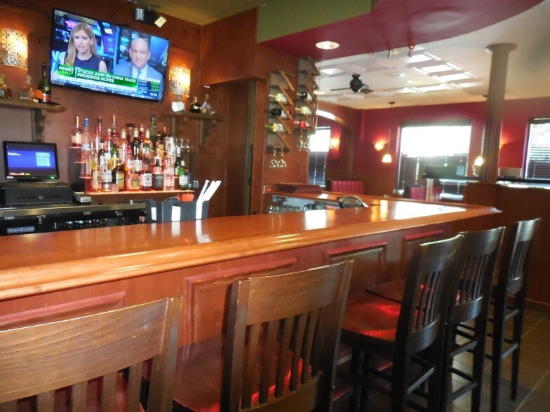 More Photos Of 6831 W North Ave, Oak Park Restaurant For Sale