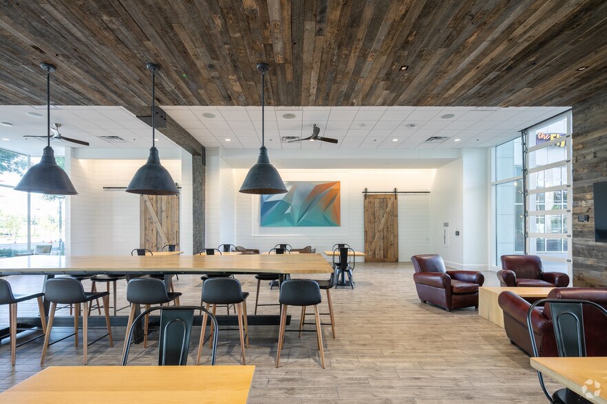 More Photos Of 3280 Peachtree Rd NE, Atlanta Office For Lease