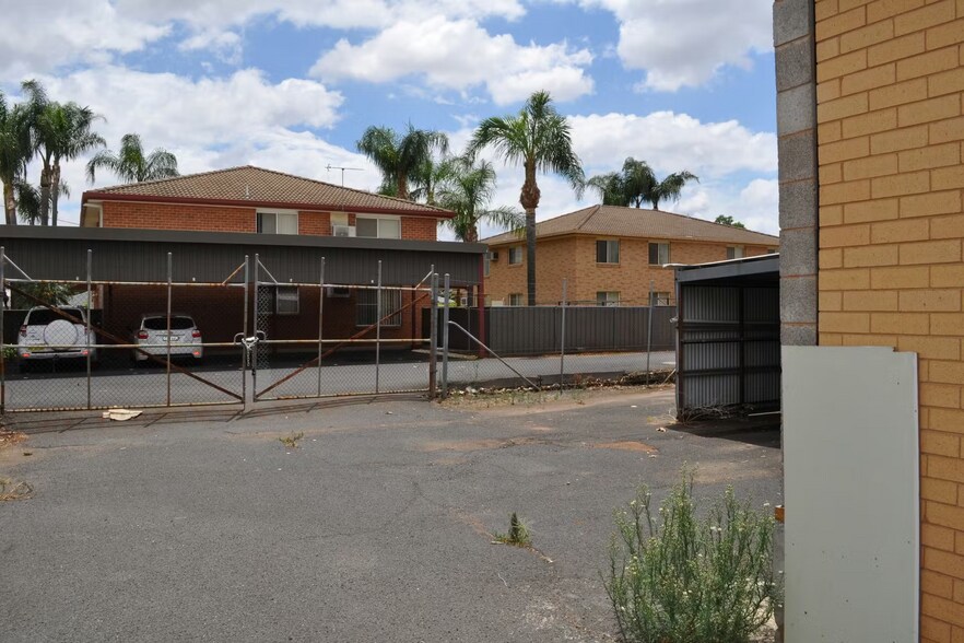 More Photos Of 98 Erskine St, Dubbo Showroom For Lease