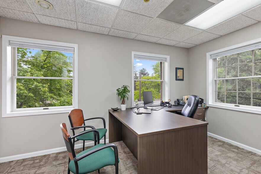 More Photos Of 1015-1025 W Wise Rd, Schaumburg Office For Sale
