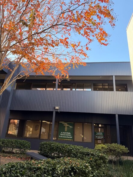 More Photos Of 17 Fontana Ln, Rosedale Office For Sale