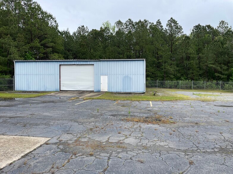 More Photos Of 2300 E 145th St, Little Rock Distribution For Lease