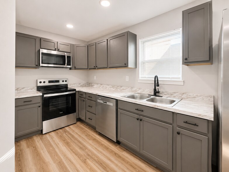 More Photos Of 191 Railroad St, Phil Campbell Dormitory For Sale