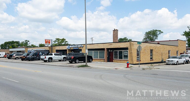 More Photos Of 8844-8854 W 47th St, Brookfield Warehouse For Lease