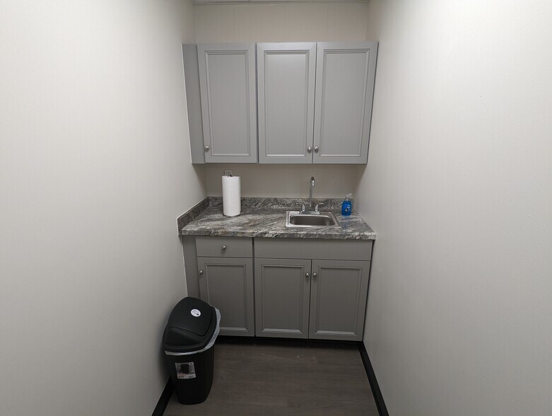 More Photos Of 7300 N Crescent Blvd, Pennsauken Unknown For Lease