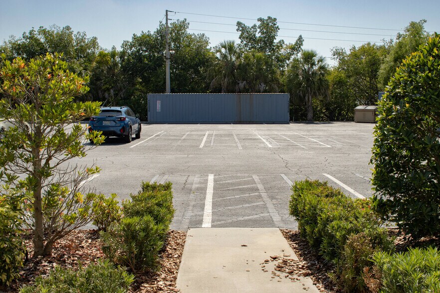 More Photos Of 9675 4th St N, Saint Petersburg Veterinarian Kennel For Lease