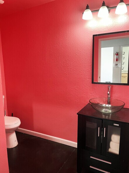 More Photos Of 7201-7213 Santa Monica Blvd, West Hollywood Storefront Retail Office For Lease