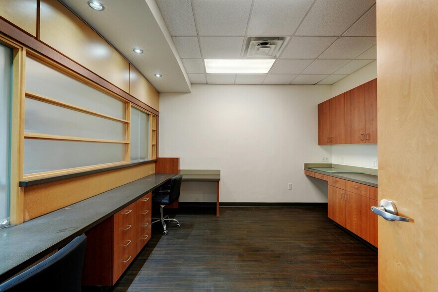 More Photos Of 4300 N Quinlan Park Rd, Austin Unknown For Lease