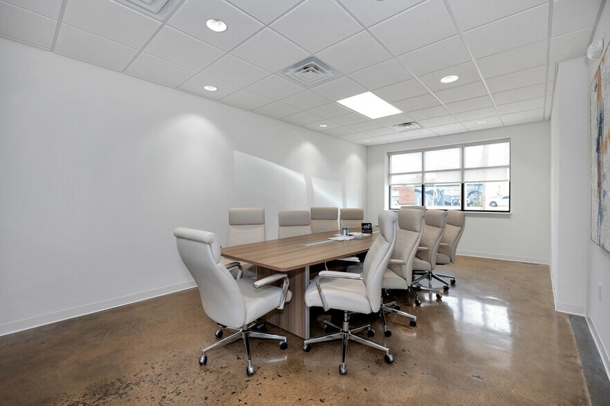 More Photos Of 3300-3306 Governors Dr SW, Huntsville Freestanding For Lease
