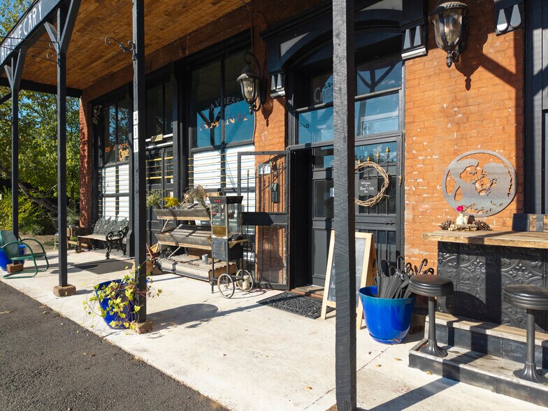 More Photos Of 411 E Front Ave, Chester Hospitality For Sale