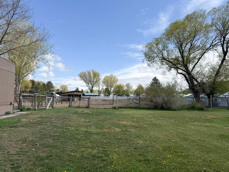 More Photos Of 972 S Main St, Prineville Flex For Sale