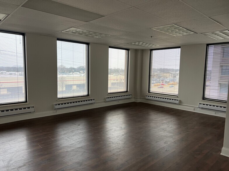 More Photos Of 17W300 22nd St, Oakbrook Terrace Medical For Lease