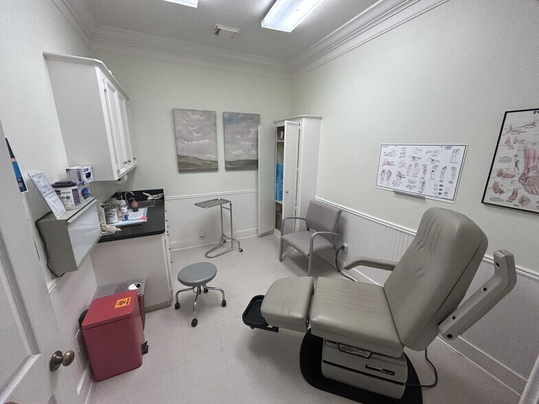 More Photos Of 331-347 E Parkwood Ave, Friendswood Medical For Lease