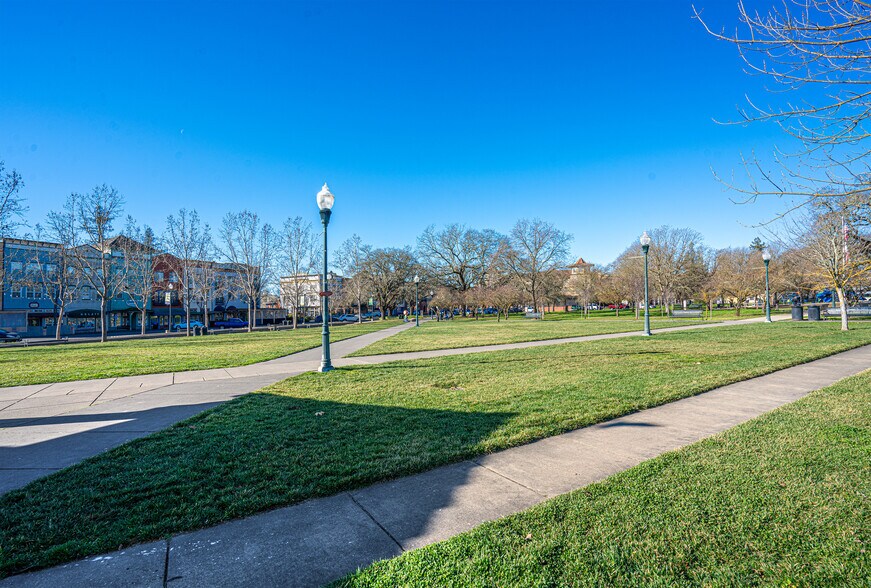 More Photos Of 9071 Windsor Rd, Windsor General Retail For Lease