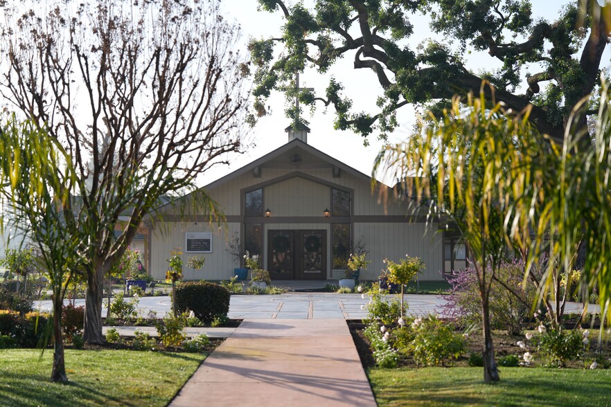 Primary Photo Of 1135 E Alluvial Ave, Fresno Religious Facility For Lease