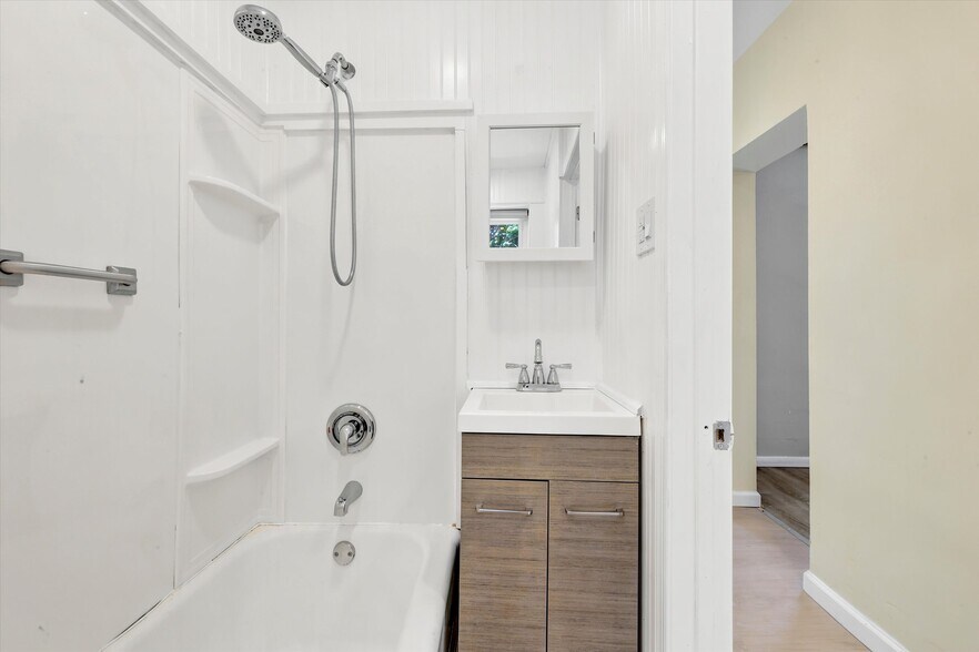 More Photos Of 401 S Springfield Rd, Clifton Heights Storefront Retail Residential For Sale