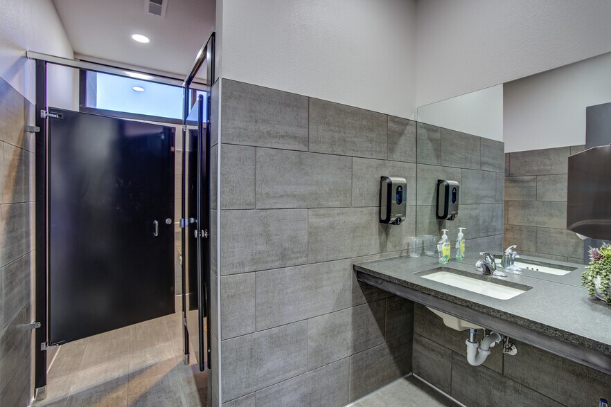 More Photos Of 18950 Base Camp Rd, Monument Office For Lease