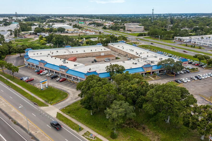 More Photos Of 14100 US Highway 19 N, Clearwater Storefront For Lease