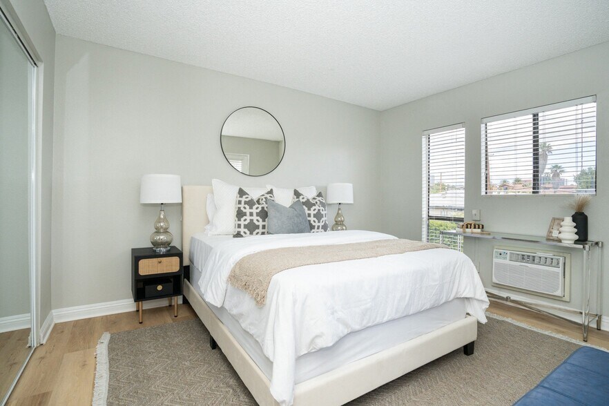 More Photos Of 1318 N Mansfield Ave, Los Angeles Apartments For Sale