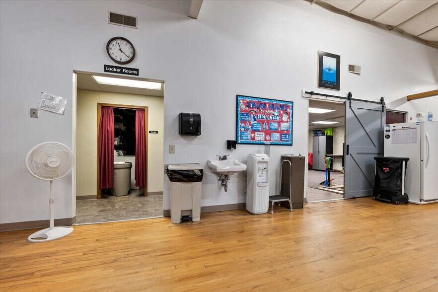 More Photos Of 18 Sportsman Dr, Clarion Medical For Lease