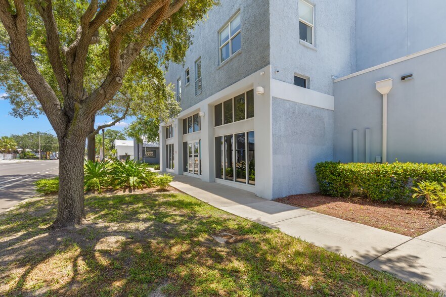More Photos Of 2100 1st Ave S, Saint Petersburg Medical For Sale