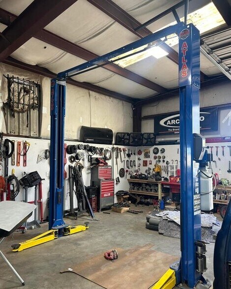 More Photos Of 5493 I 55 S, Byram Light Manufacturing For Sale