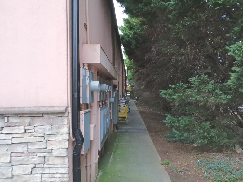 More Photos Of 2779 Cruse Rd, Lawrenceville General Retail For Sale