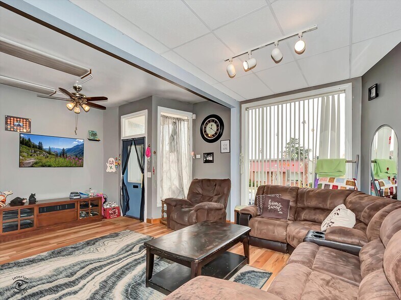 More Photos Of 2-4 E Front St, Newark Health Club For Sale