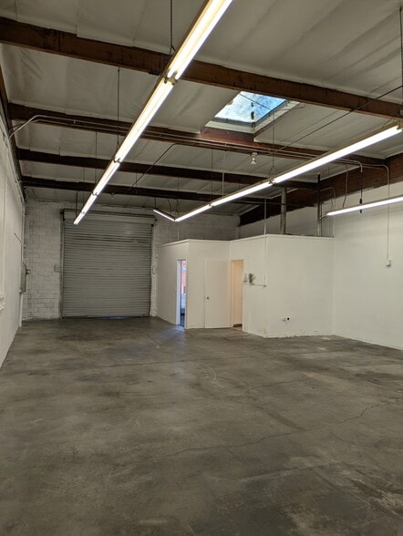 More Photos Of 22305-22319 S Vermont Ave, Torrance Warehouse For Lease