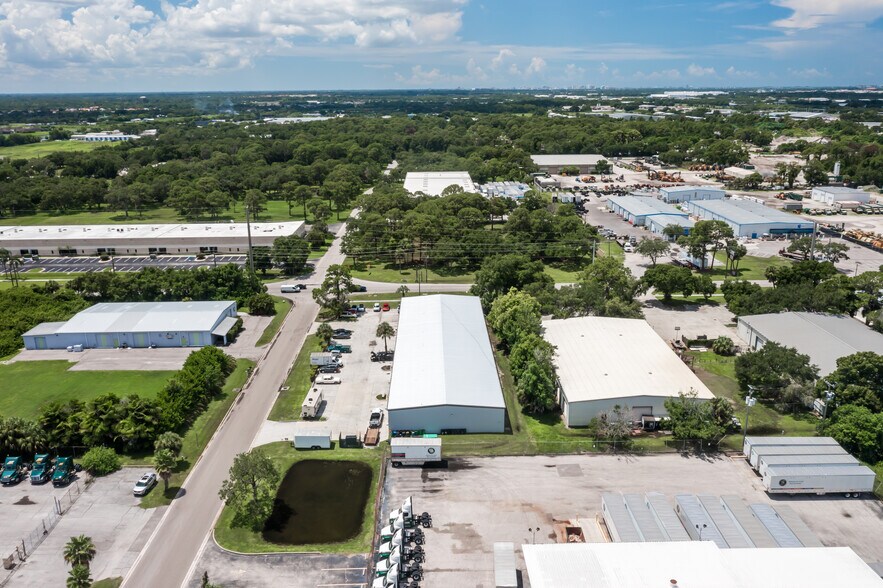 More Photos Of 6224 31st St E, Bradenton Warehouse For Lease