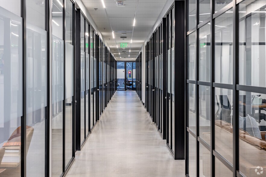 More Photos Of 3333 Peachtree Rd Ne, Atlanta Office For Sale