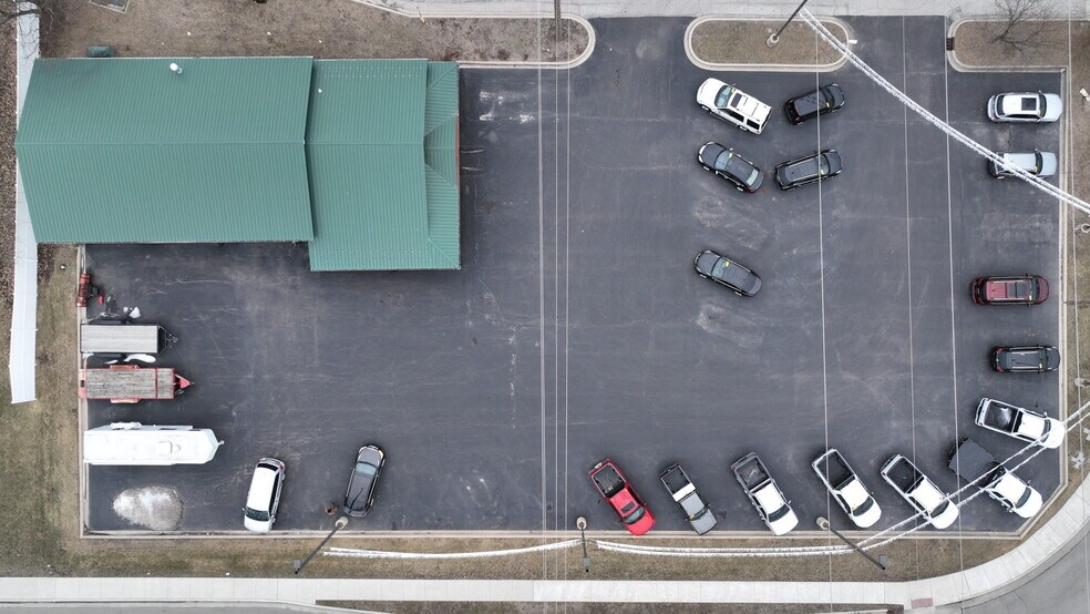 More Photos Of 115 N 6th St, Monticello General Retail For Lease