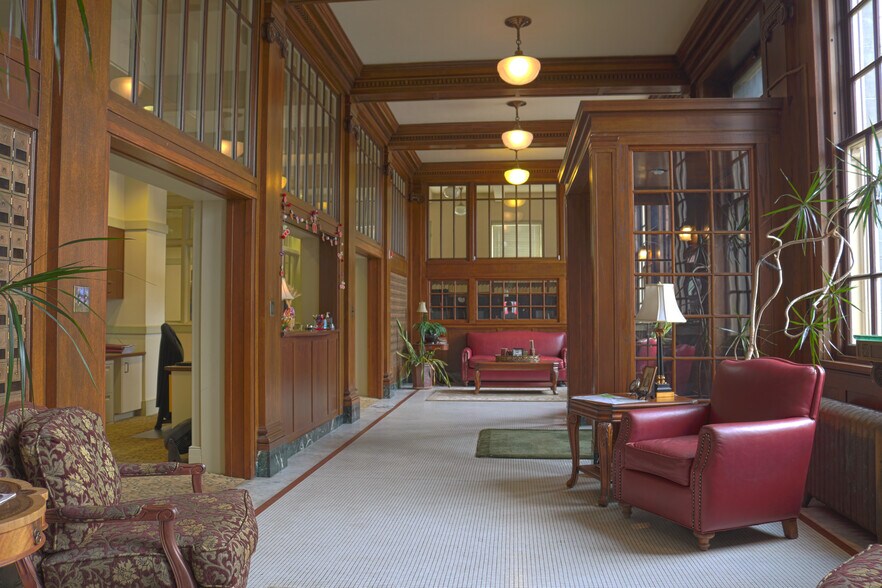 More Photos Of 100 W 2nd St, The Dalles Office For Lease