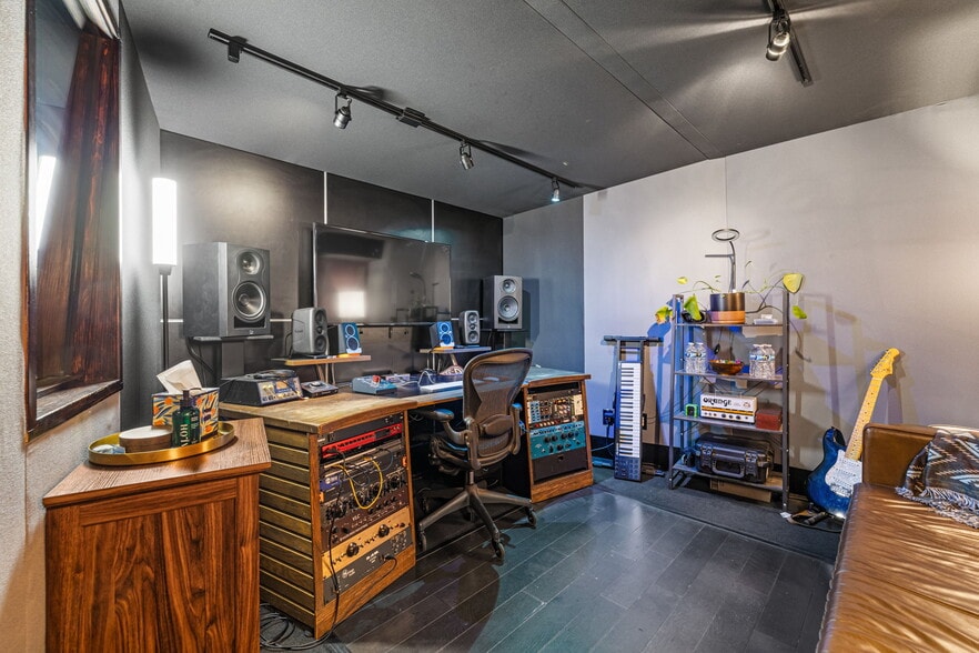 More Photos Of 5739 Tujunga Ave, North Hollywood Movie Radio TVStudio For Sale