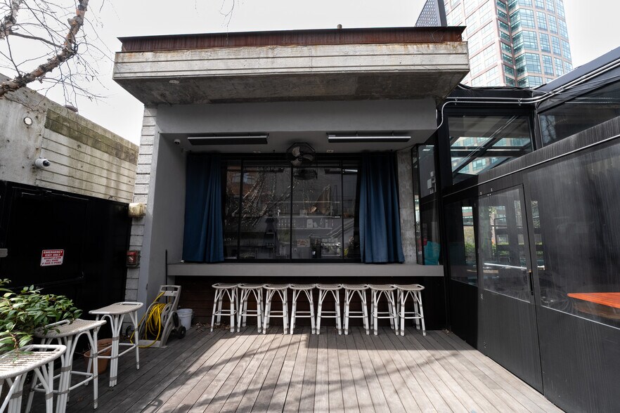 More Photos Of 23 Grand St, New York Hotel For Lease