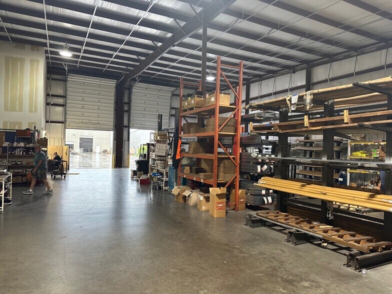 More Photos Of 5617 Campbell Rd, Houston Warehouse For Lease