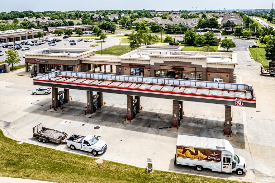 More Photos Of 11340 W 135th St, Overland Park Freestanding For Lease