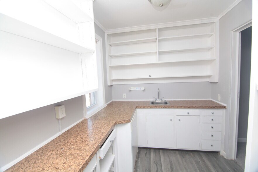 More Photos Of 124 3rd Ave W, Milan Office For Lease