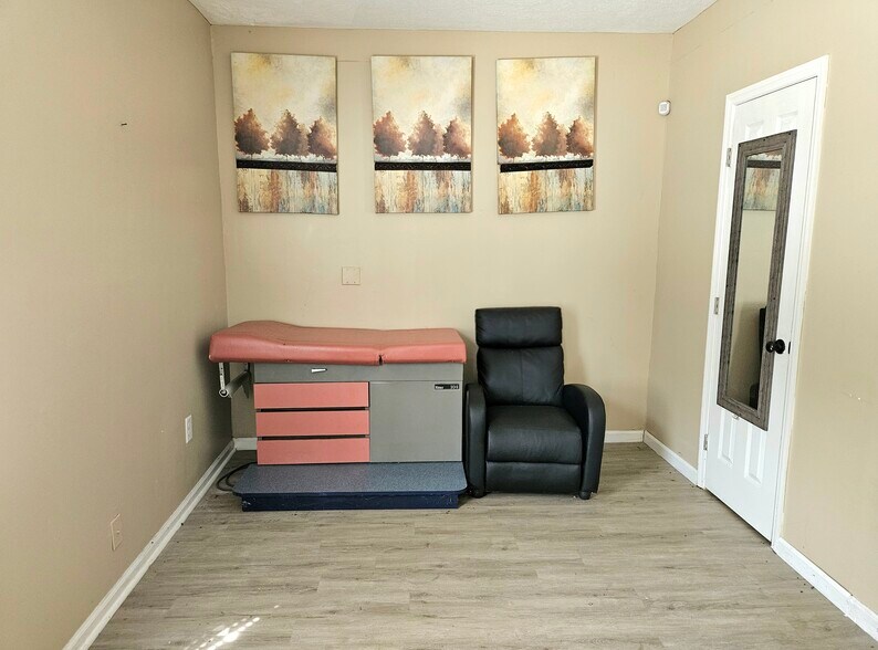 More Photos Of 3554 Hilton Ave, Columbus Medical For Sale