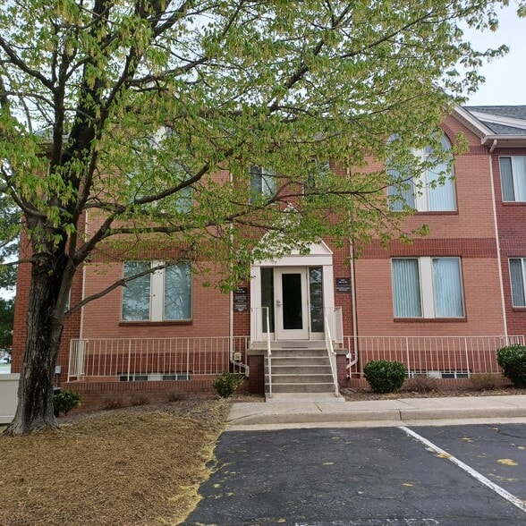 More Photos Of 22648 Glenn Dr, Sterling Office For Lease