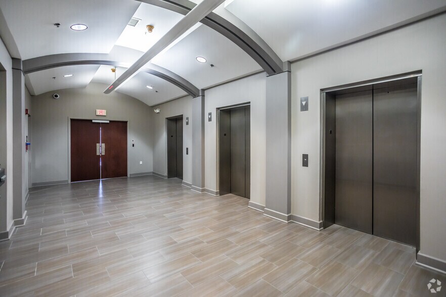 More Photos Of 7000 Goodlett Farms Pky, Cordova Medical For Lease